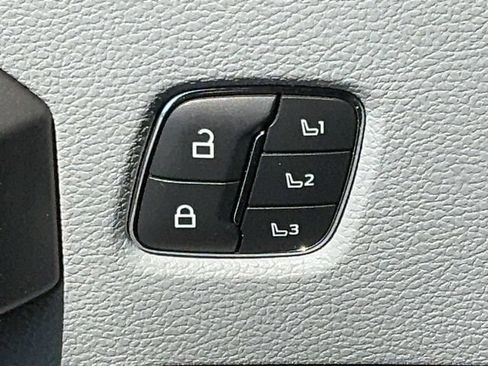 Used 2022 Ford F450 Limited w/ FX4 Off-Road Package AWD/4WD image 19
