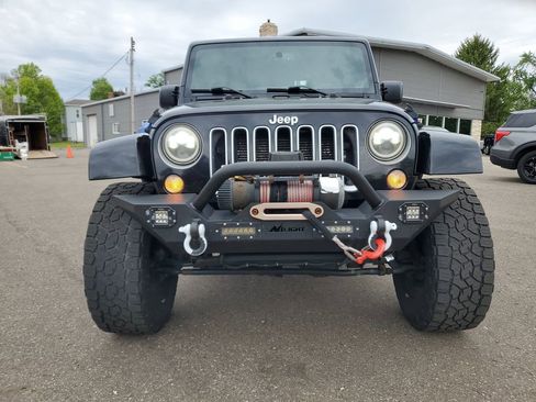 Used 2016 Jeep Wrangler Unlimited Sahara AWD/4WD image 5