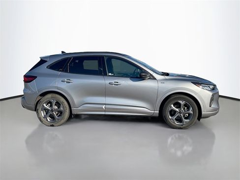 Used 2024 Ford Escape ST-Line w/ Cold Weather Package image 8