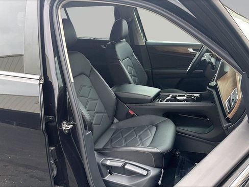 Used 2025 Volkswagen Atlas SE AWD/4WD image 8