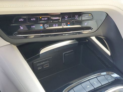 Used 2022 Buick Envision Essence w/ Technology Package I image 22