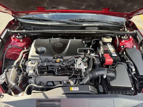 Used 2018 Toyota Camry LE FWD image 3