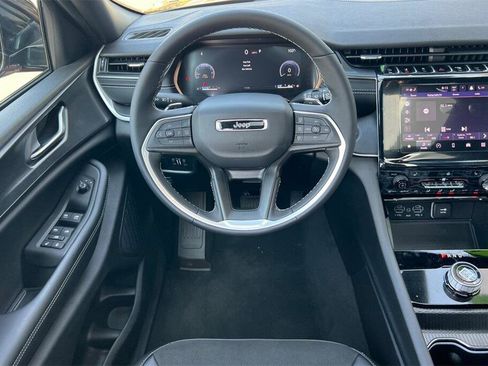 New 2025 Jeep Grand Cherokee L Altitude image 14