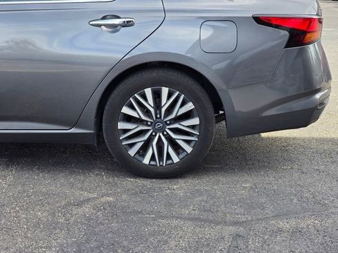 Used 2024 Nissan Altima 2.5 SV image 14