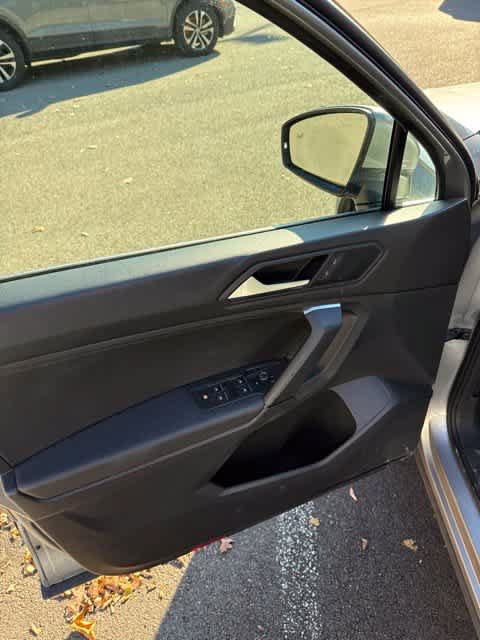 Used 2019 Volkswagen Tiguan SE w/ Panoramic Sunroof Package FWD image 13