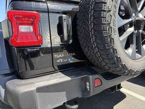 Certified 2025 Jeep Wrangler Unlimited Sahara AWD/4WD image 8