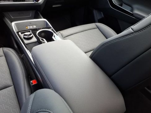 New 2026 Chevrolet Equinox LT w/ Convenience Package II FWD image 24