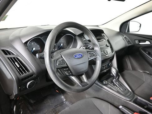 Used 2017 Ford Focus SE FWD image 22