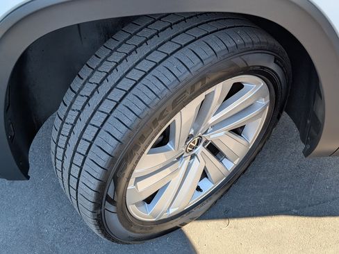 Used 2020 Volkswagen Atlas Cross Sport SE image 21