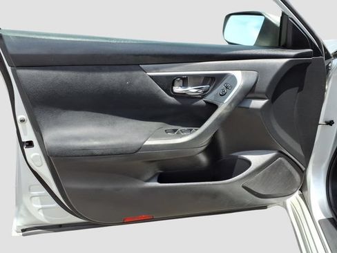 Used 2014 Nissan Altima 2.5 S w/ Display Audio Package FWD image 7