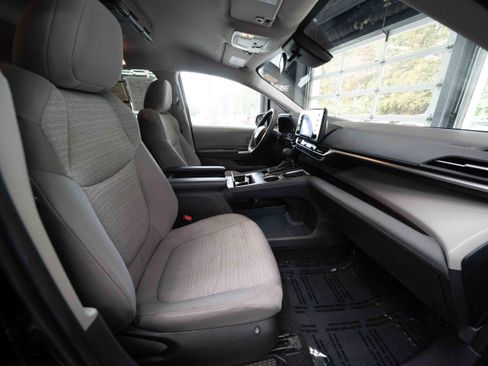 Used 2022 Toyota Sienna LE FWD image 28