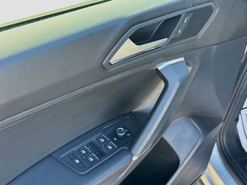 Used 2020 Volkswagen Tiguan SE R-Line image 22