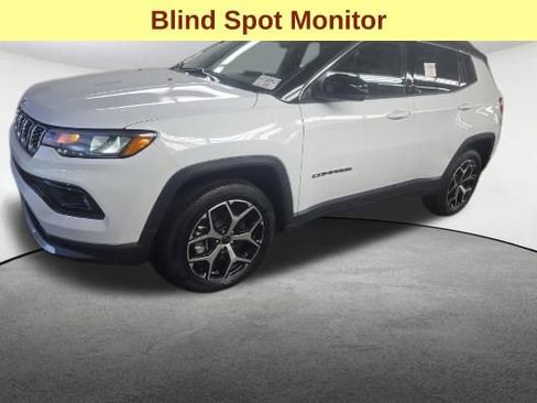Used 2025 Jeep Compass Limited AWD/4WD image 4