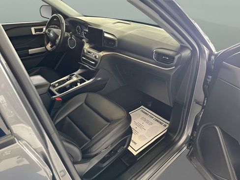 Used 2022 Ford Explorer XLT w/ Equipment Group 202A image 19