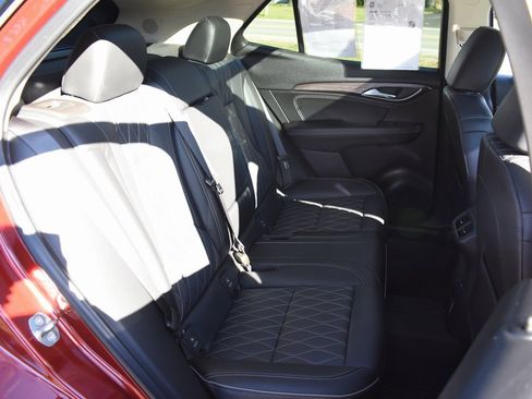 Used 2023 Buick Envision Avenir image 29