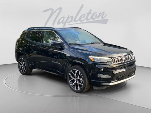 Used 2025 Jeep Compass Limited w/ Elite Group AWD/4WD image 8