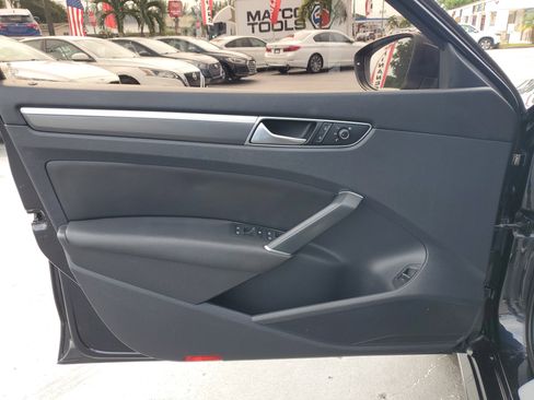 Used 2017 Volkswagen Passat 1.8T R-Line image 13