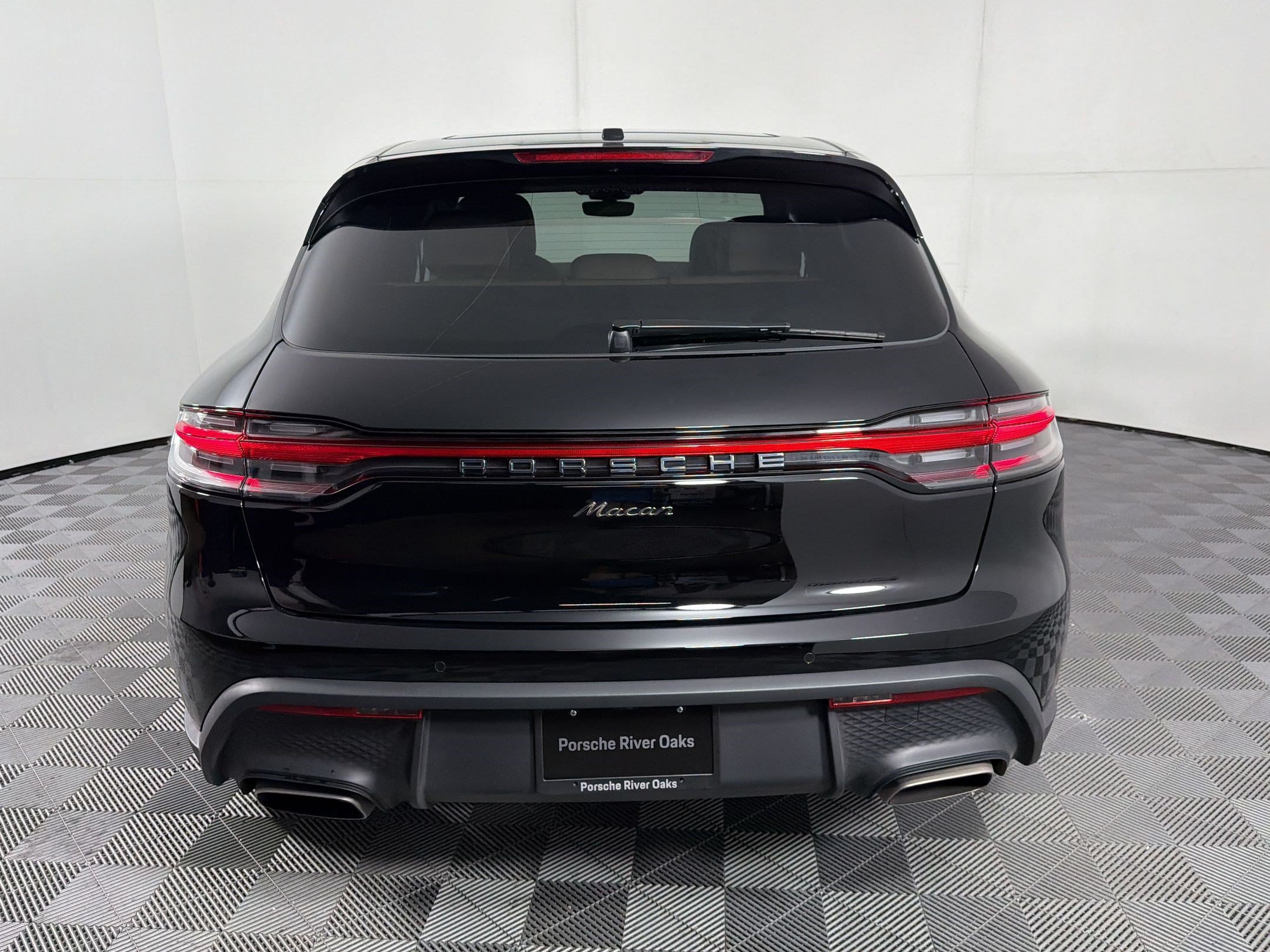 Certified 2026 Porsche Macan AWD/4WD image 10