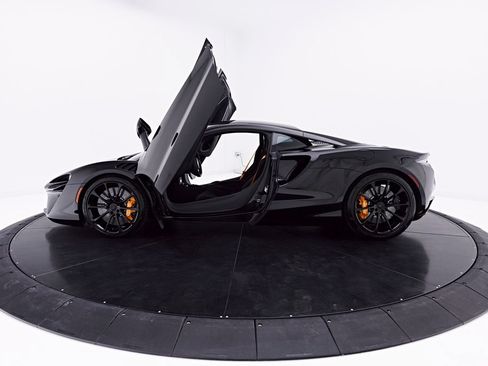 Used 2026 McLaren Artura RWD image 23
