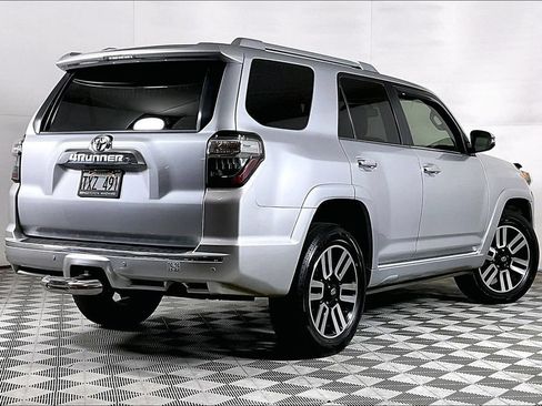 Used 2018 Toyota 4Runner Limited AWD/4WD image 10