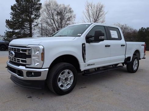 Certified 2025 Ford F250 XLT image 8