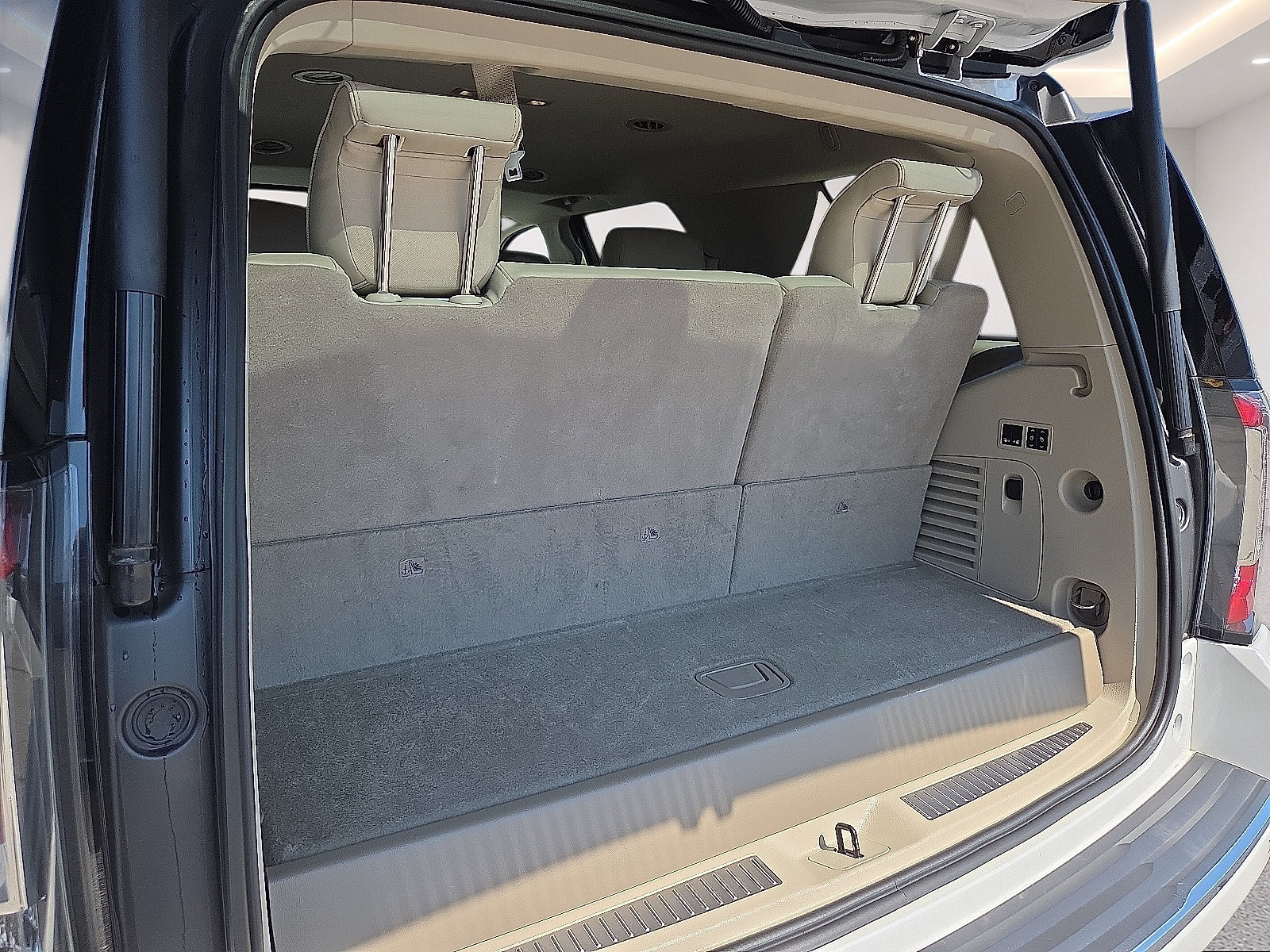 Certified 2018 GMC Yukon Denali w/ Denali Ultimate Package AWD/4WD image 18