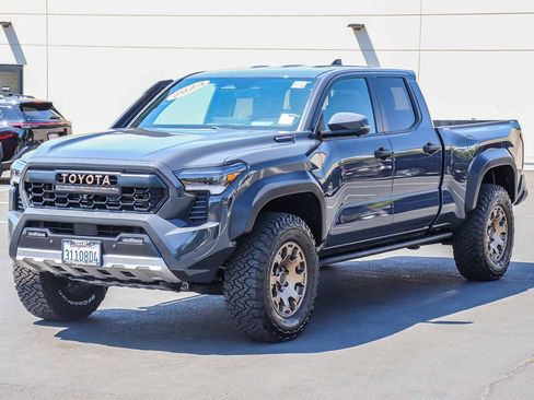 Used 2024 Toyota Tacoma 4x4 Double Cab Hybrid image 3