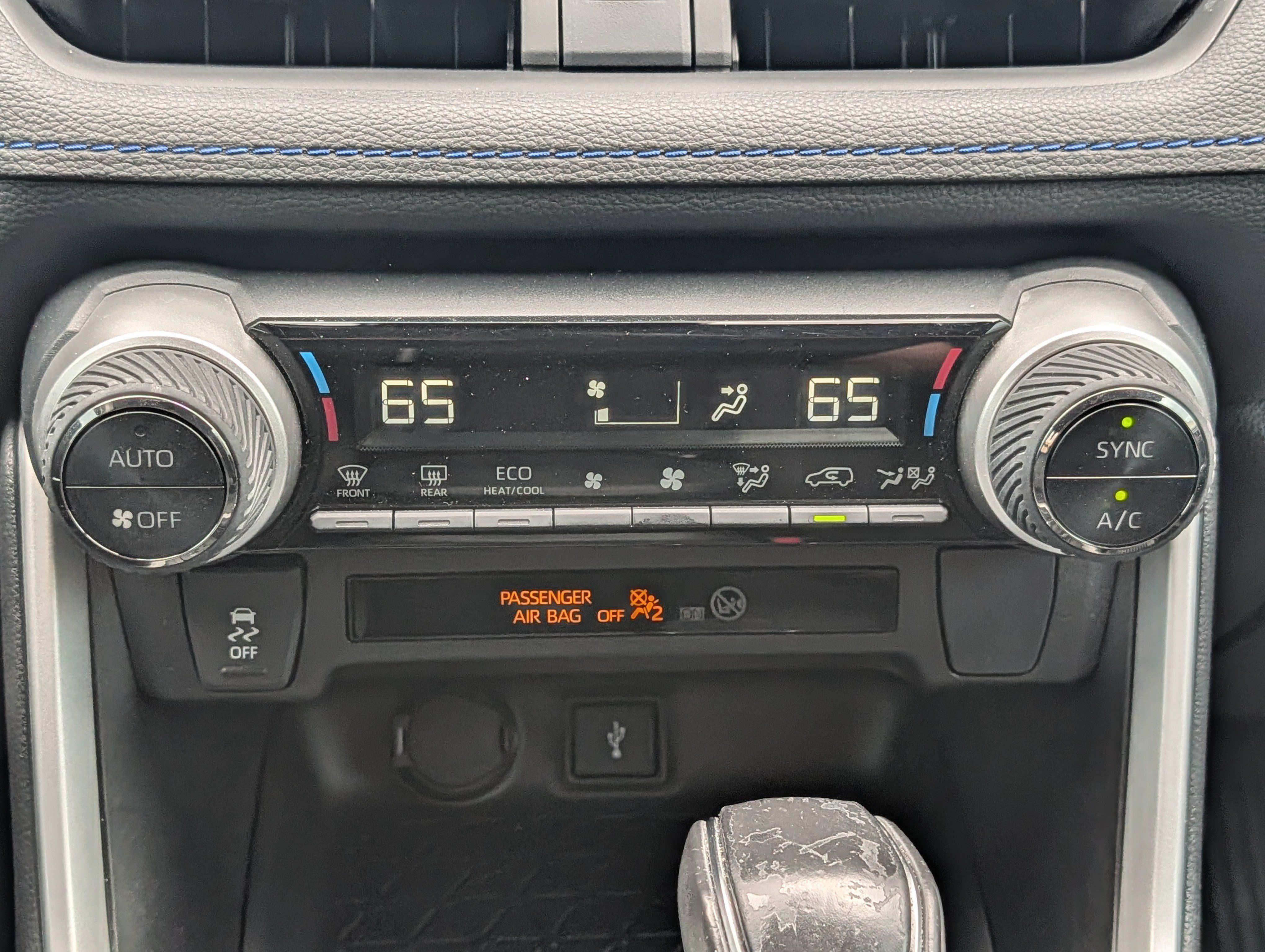 Used 2022 Toyota RAV4 SE AWD/4WD image 30