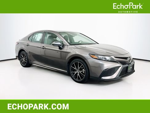 Used 2023 Toyota Camry SE FWD image 1