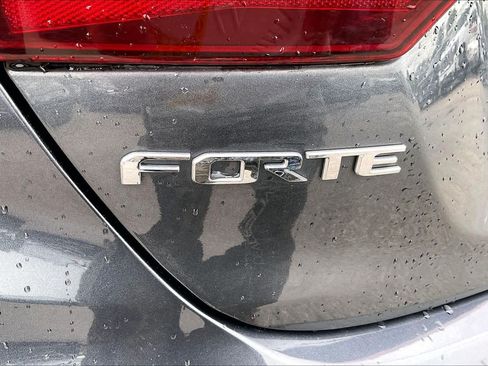 Used 2021 Kia Forte LXS FWD image 20