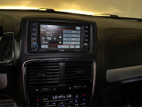 Used 2017 Dodge Grand Caravan GT image 29