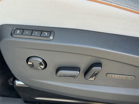 New 2025 Volkswagen ID. Buzz Pro S Plus image 38