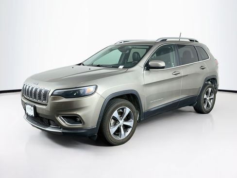 Used 2019 Jeep Cherokee Limited w/ Luxury Group FWD image 3