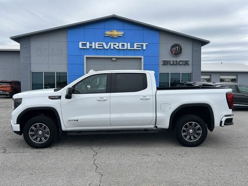 Used 2024 GMC Sierra 1500 AT4 w/ Technology Package AWD/4WD image 4