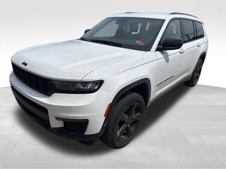 Used 2025 Jeep Grand Cherokee L Limited w/ Black Appearance Package AWD/4WD video 2
