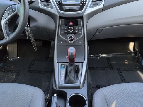 Used 2014 Hyundai Elantra SE w/ Option Group 02 FWD image 18
