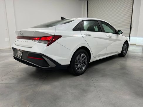 Used 2024 Hyundai Elantra SEL image 7