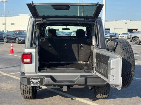 Used 2018 Jeep Wrangler Unlimited Sport S AWD/4WD image 7