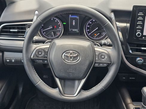 Used 2021 Toyota Camry SE w/ Convenience Package FWD image 15