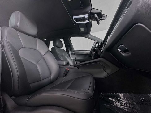 Certified 2026 Porsche Macan AWD/4WD image 29