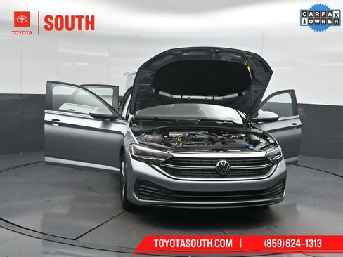 Used 2024 Volkswagen Jetta SE image 58