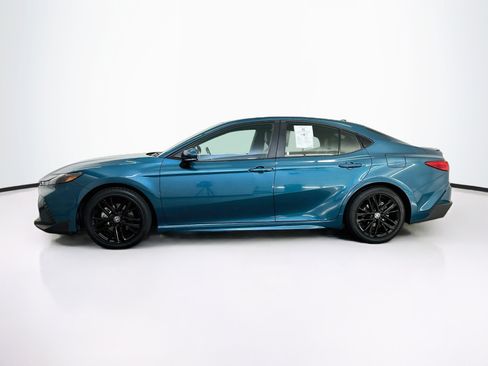 Used 2025 Toyota Camry SE FWD image 4