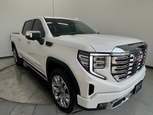 Used 2025 GMC Sierra 1500 Denali w/ Denali Reserve Package AWD/4WD image 1