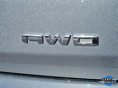 Used 2024 GMC Terrain SLT image 28