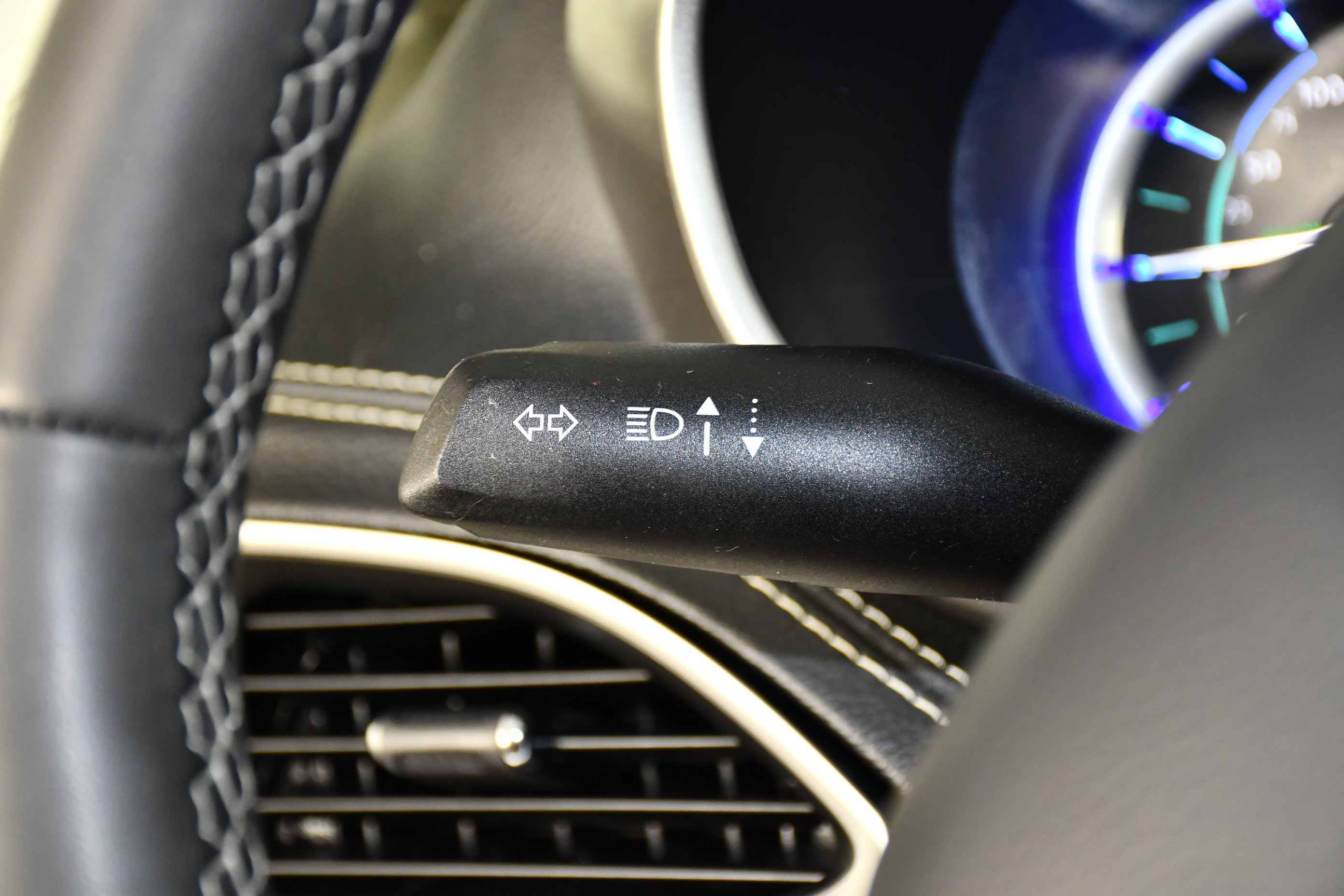 Used 2023 Chrysler Pacifica Touring-L FWD image 22