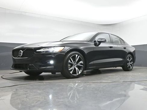 Used 2025 Volvo S60 B5 Plus AWD/4WD image 38