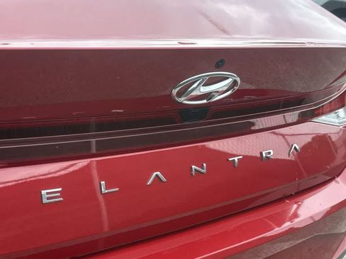 Used 2023 Hyundai Elantra SEL FWD image 11