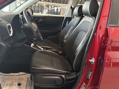 Used 2022 Hyundai Venue Limited image 19