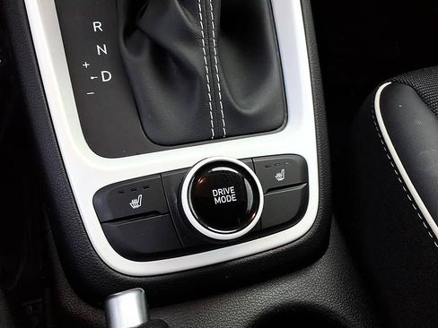 Used 2024 Hyundai Venue Limited FWD image 25