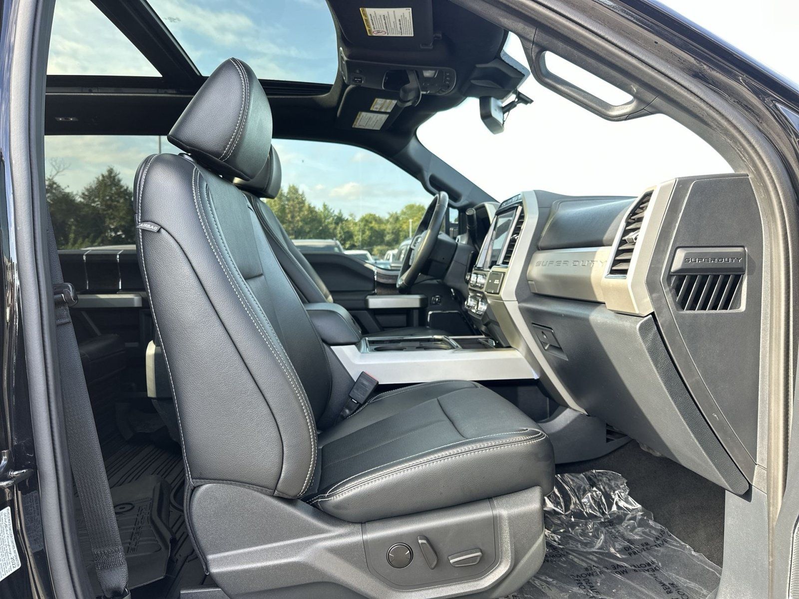 Used 2022 Ford F450 Lariat w/ Lariat Ultimate Package AWD/4WD image 28
